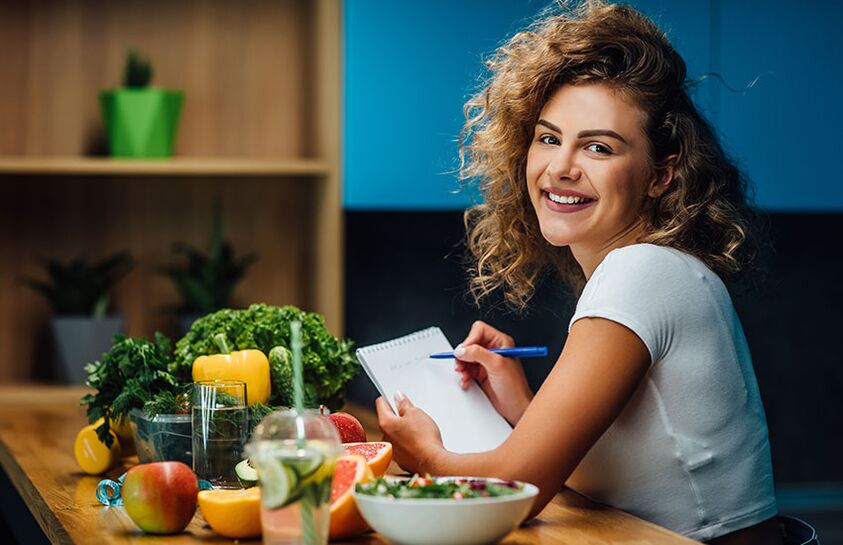Attitude positive d'une fille dans un régime alimentaire